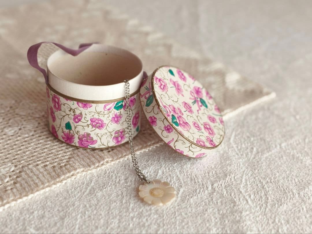 * vintage box ❀ * スミレ柄 ラウンドボックス