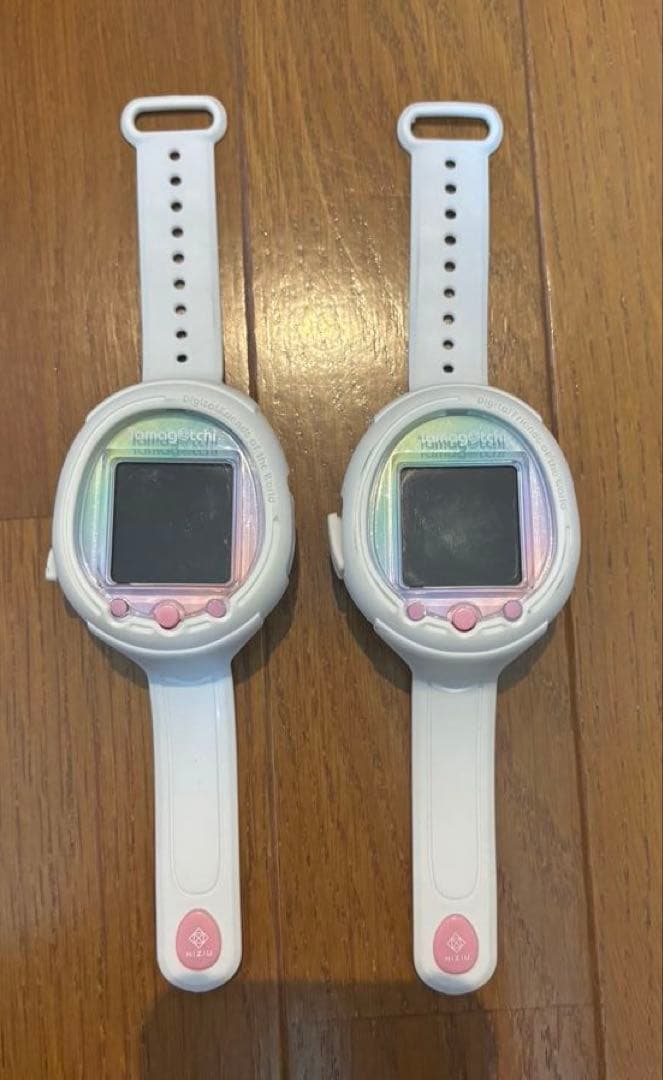 Tamagotchi ホワイト BANDAI製　たまごっち　2台　腕時計